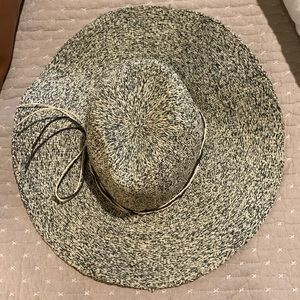 Black and cream woven floppy hat